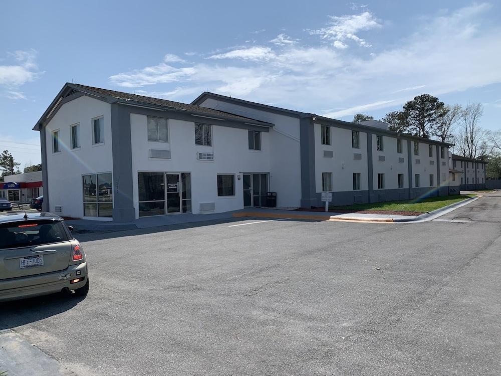 Econo Lodge Cherry Point Havelock Esterno foto