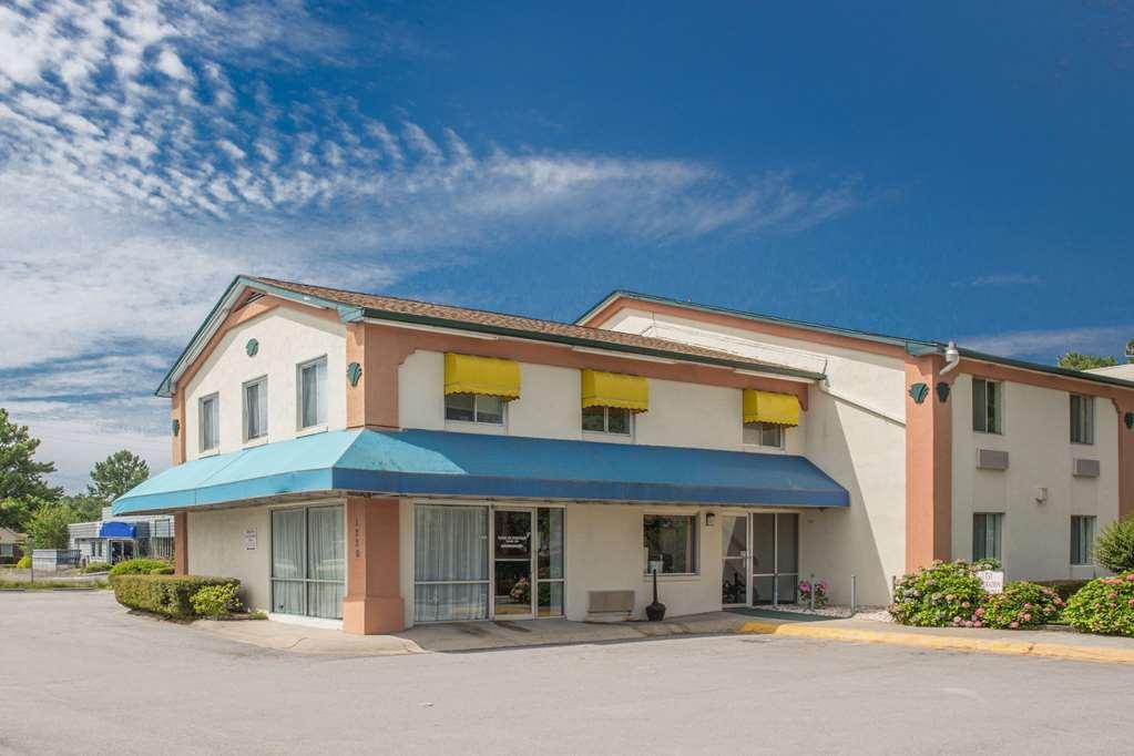 Econo Lodge Cherry Point Havelock Esterno foto
