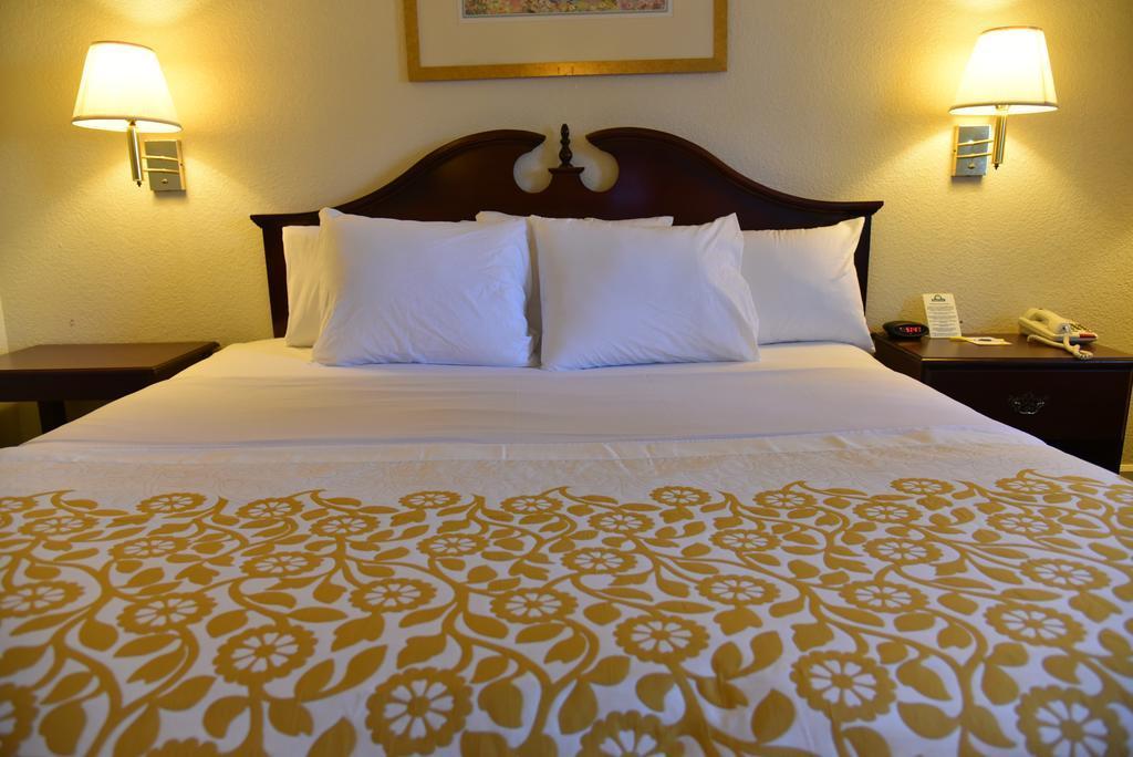 Econo Lodge Cherry Point Havelock Esterno foto