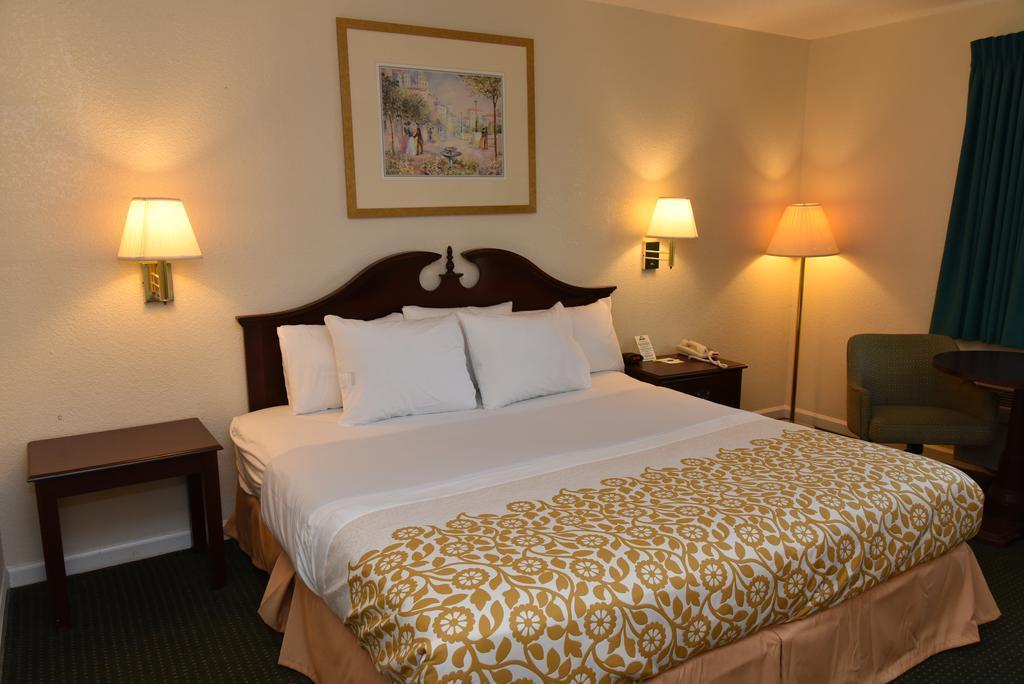 Econo Lodge Cherry Point Havelock Esterno foto