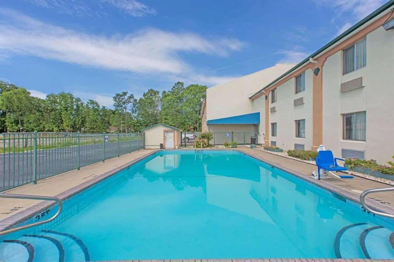 Econo Lodge Cherry Point Havelock Esterno foto