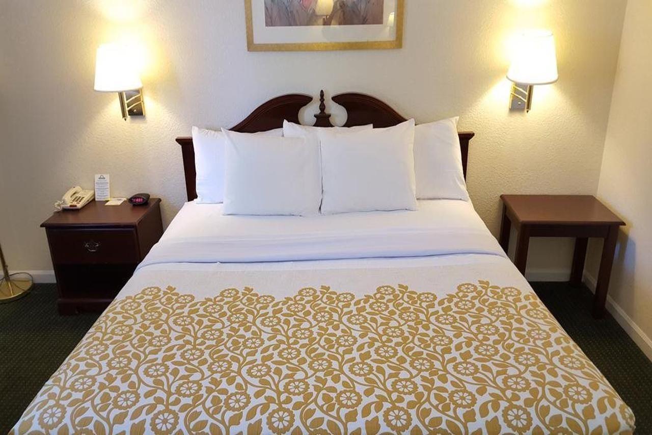 Econo Lodge Cherry Point Havelock Esterno foto