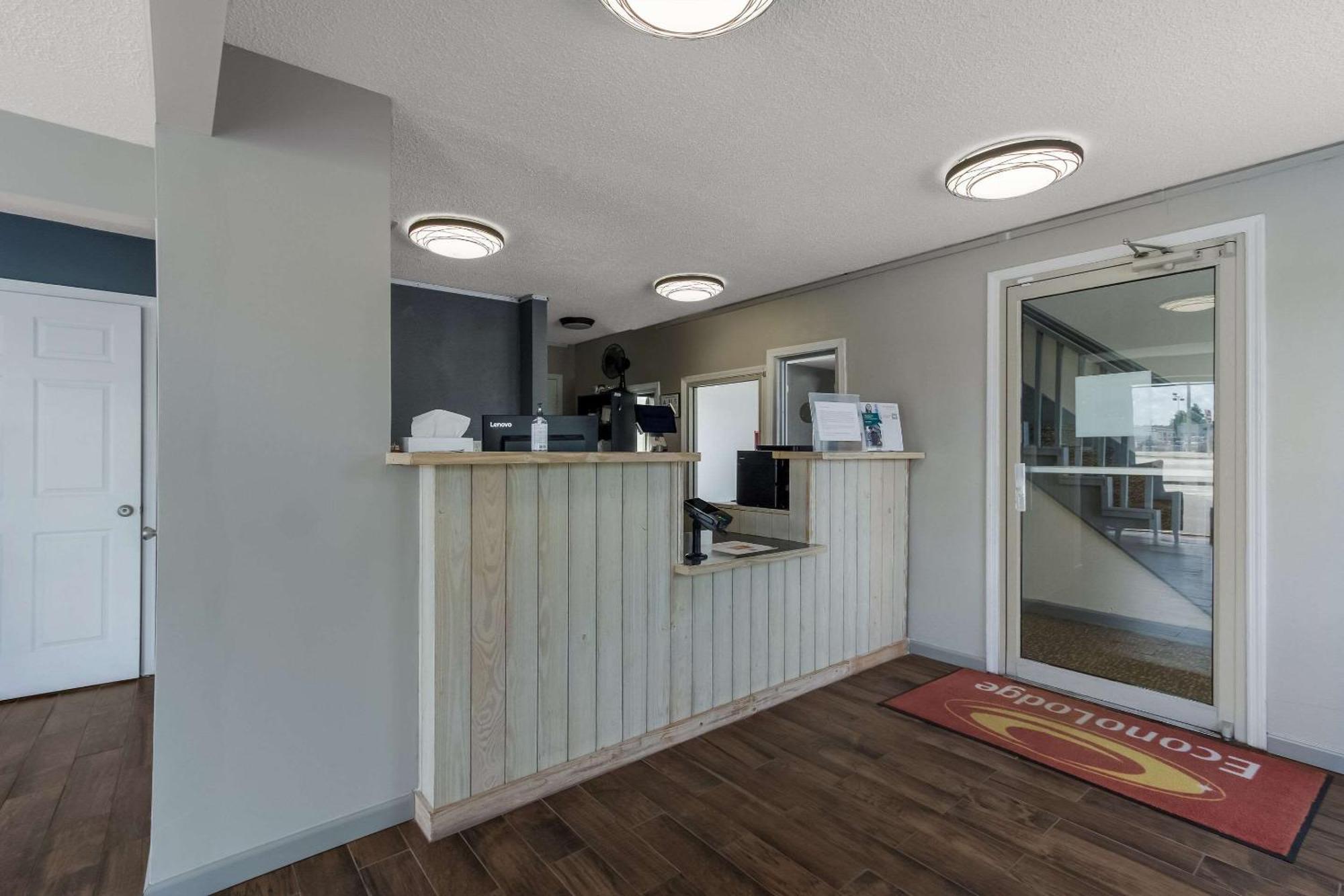 Econo Lodge Cherry Point Havelock Esterno foto