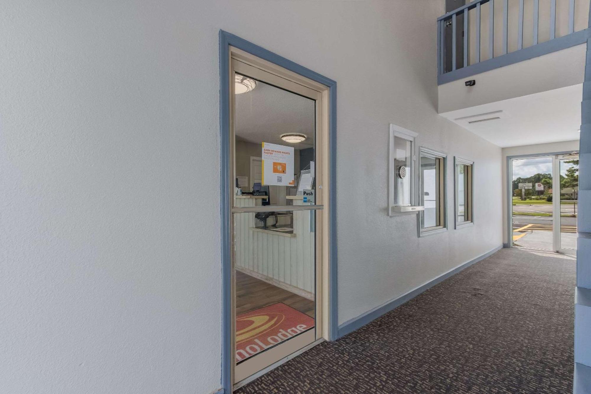 Econo Lodge Cherry Point Havelock Esterno foto