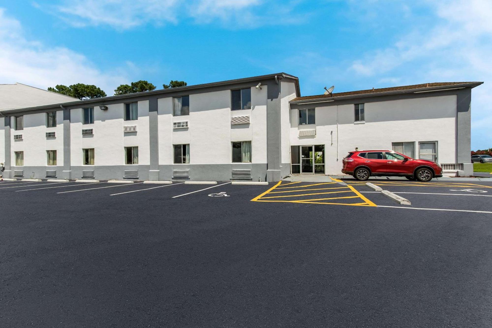 Econo Lodge Cherry Point Havelock Esterno foto