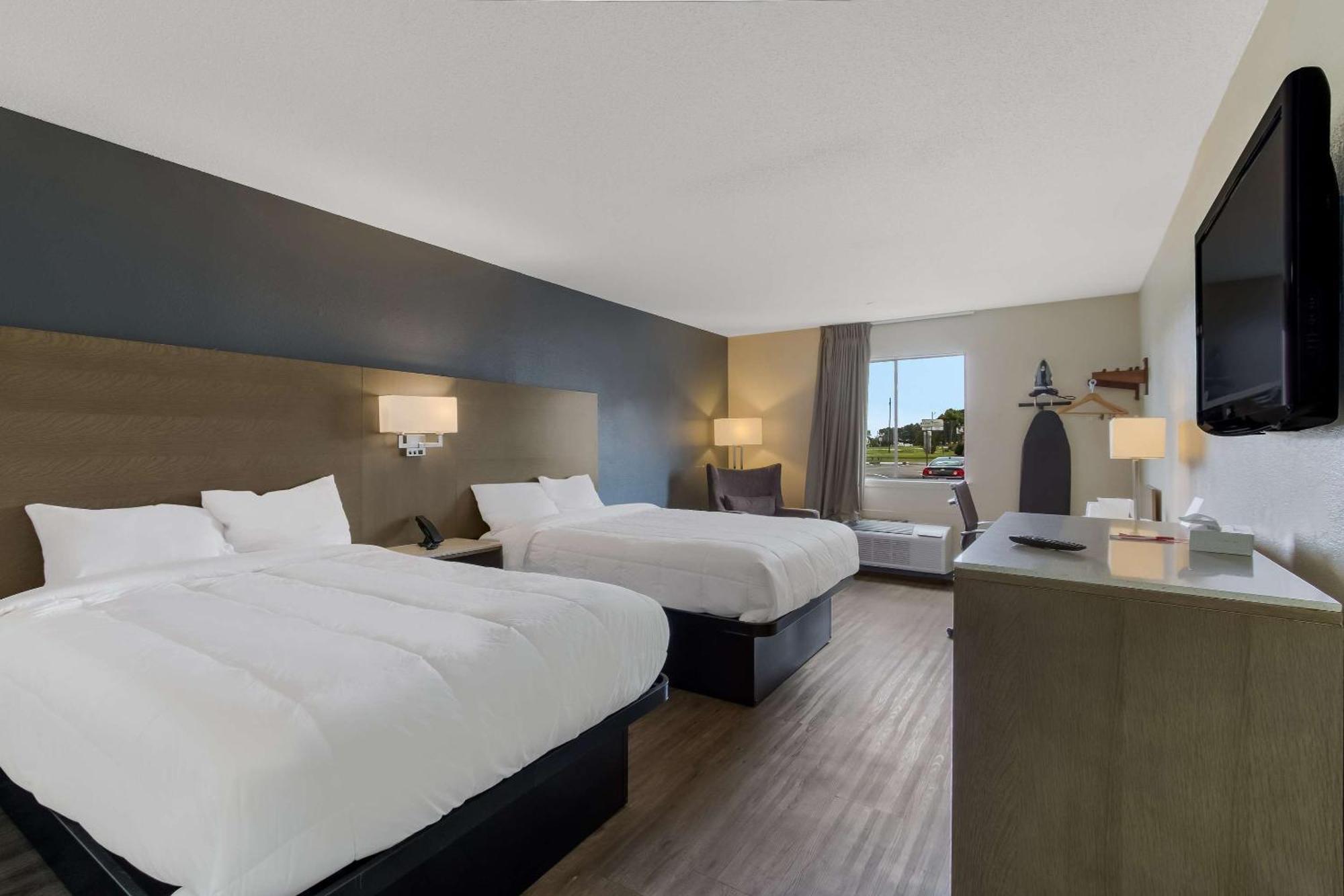 Econo Lodge Cherry Point Havelock Esterno foto