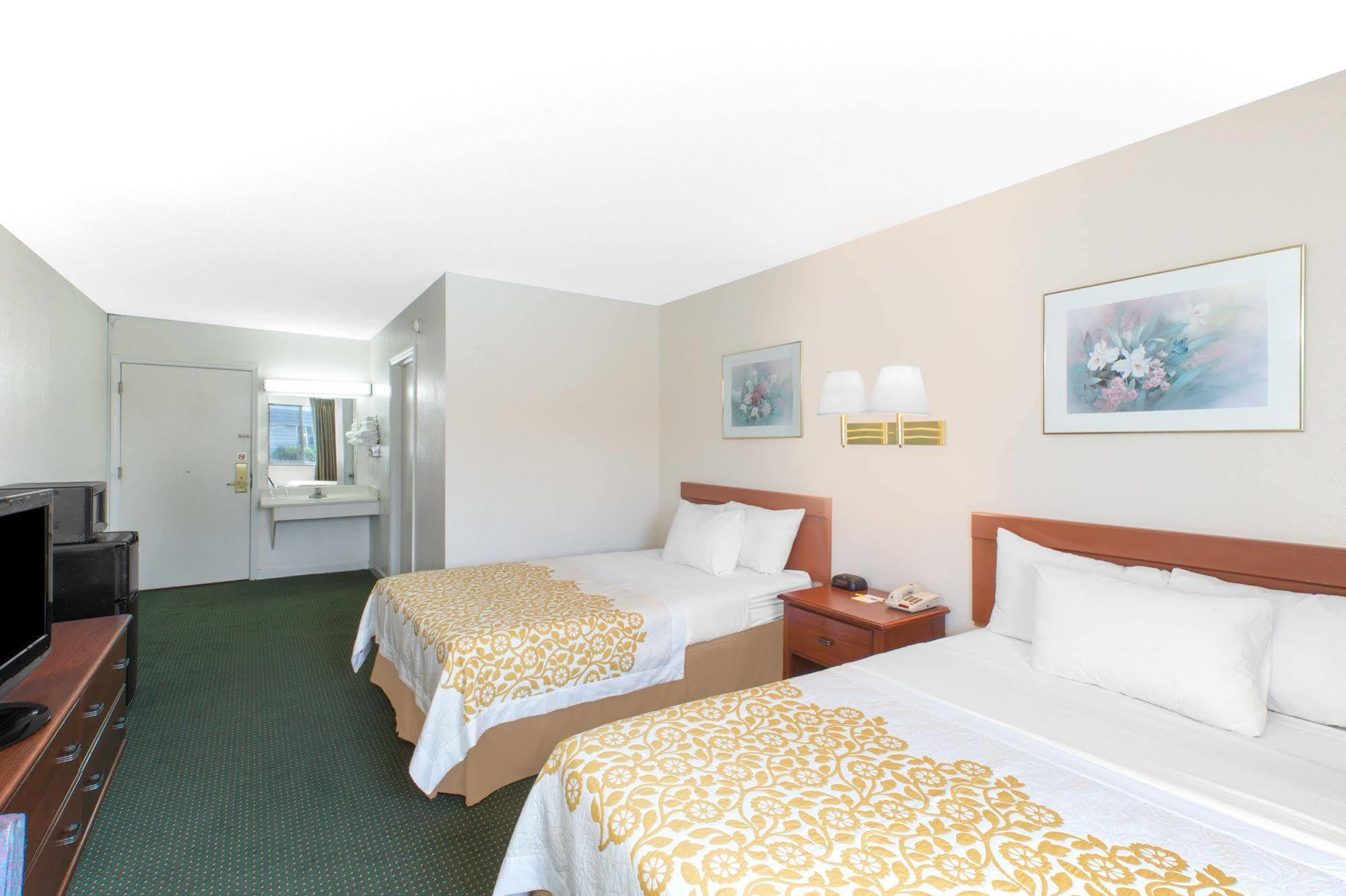 Econo Lodge Cherry Point Havelock Esterno foto