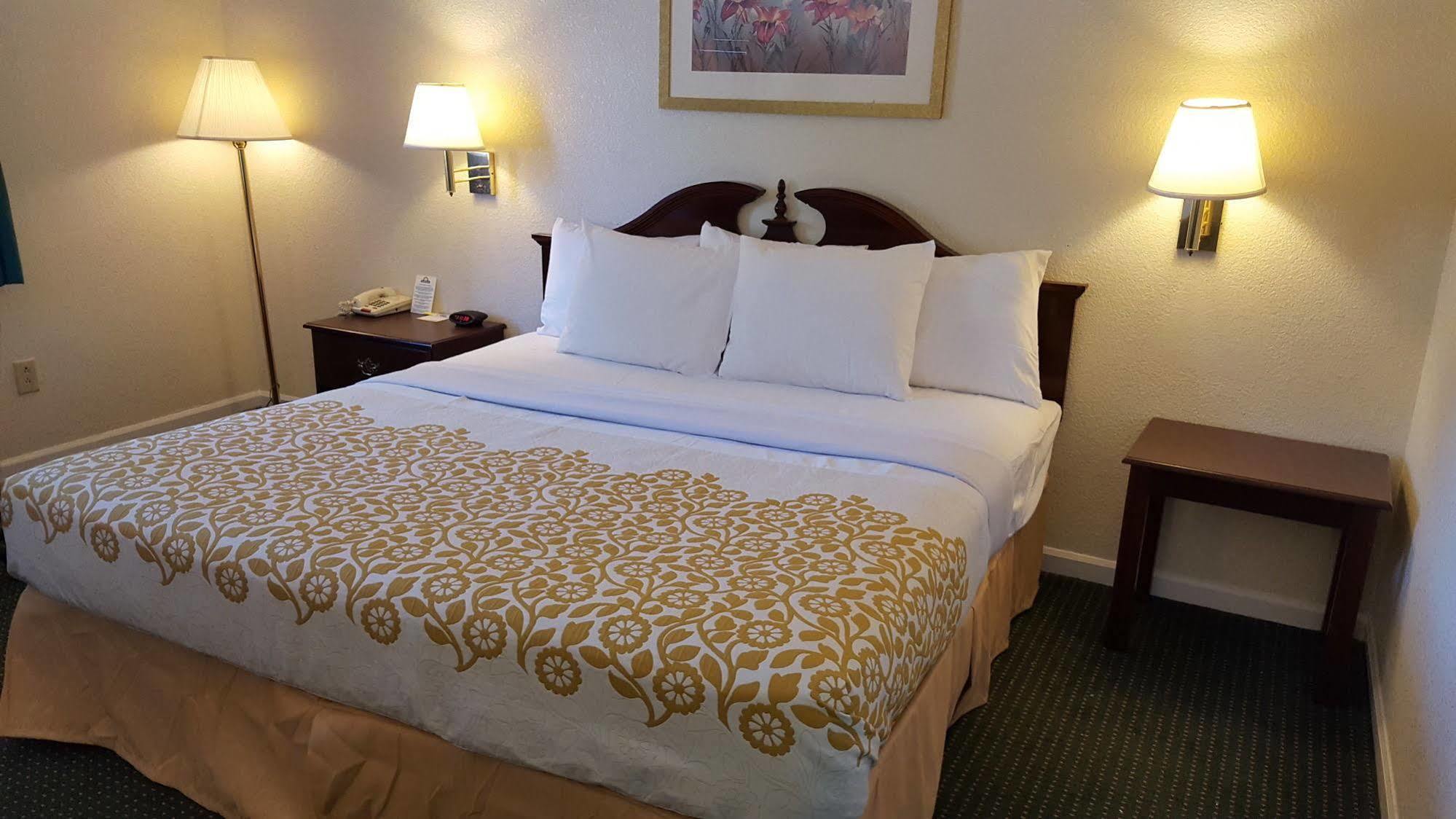 Econo Lodge Cherry Point Havelock Esterno foto