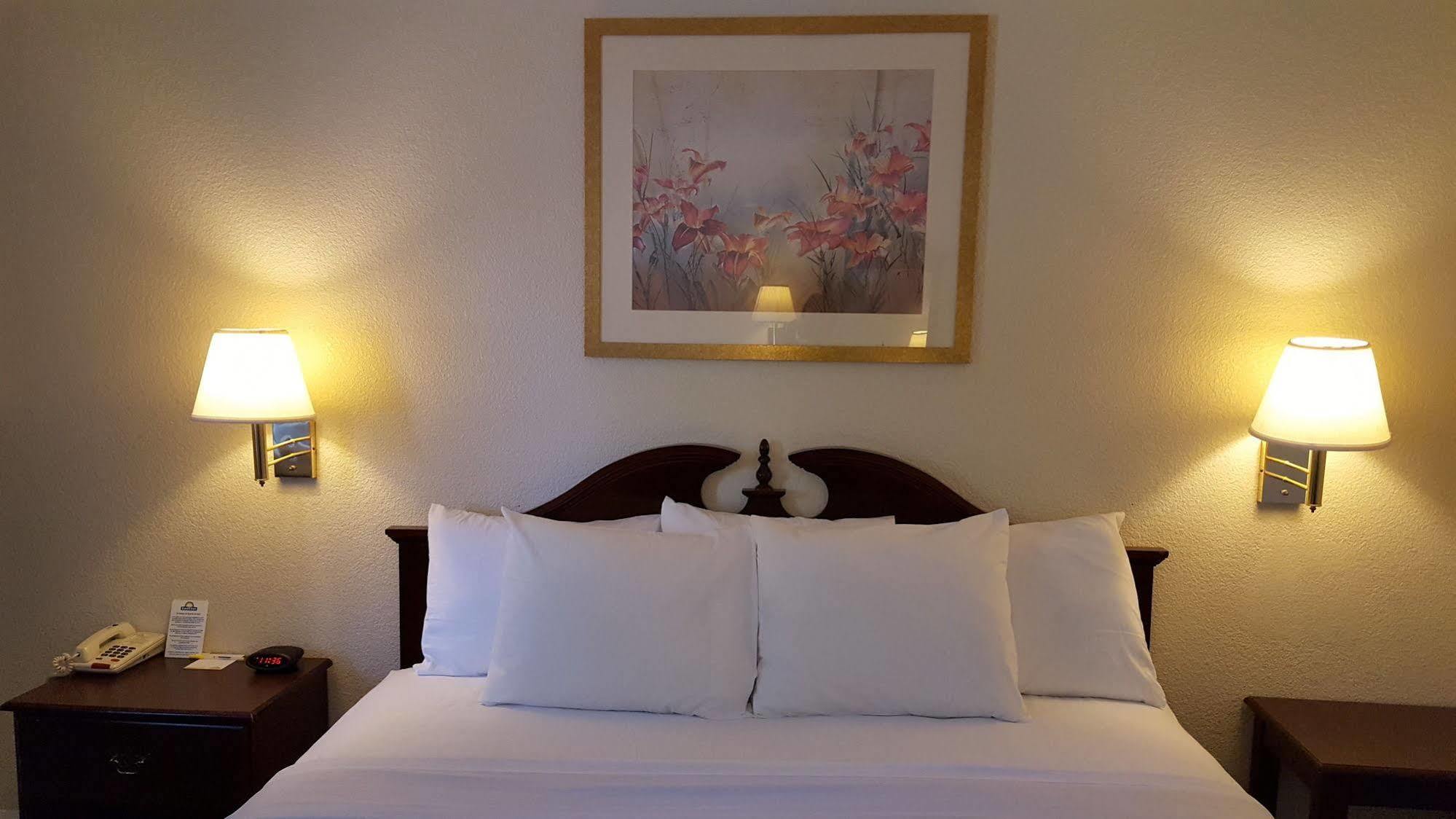 Econo Lodge Cherry Point Havelock Esterno foto