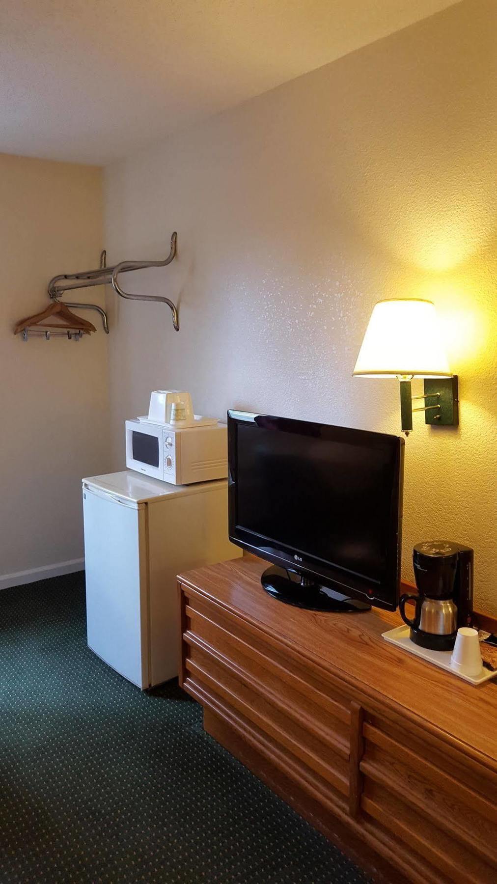 Econo Lodge Cherry Point Havelock Esterno foto